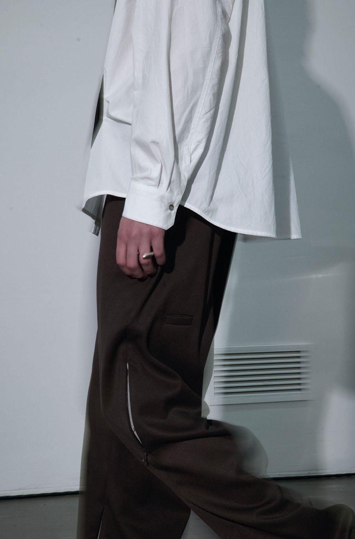 유체 프레타 포르테(YOUCHE PRET A PORTER) AR CURVED SEAM TROUSER Brown