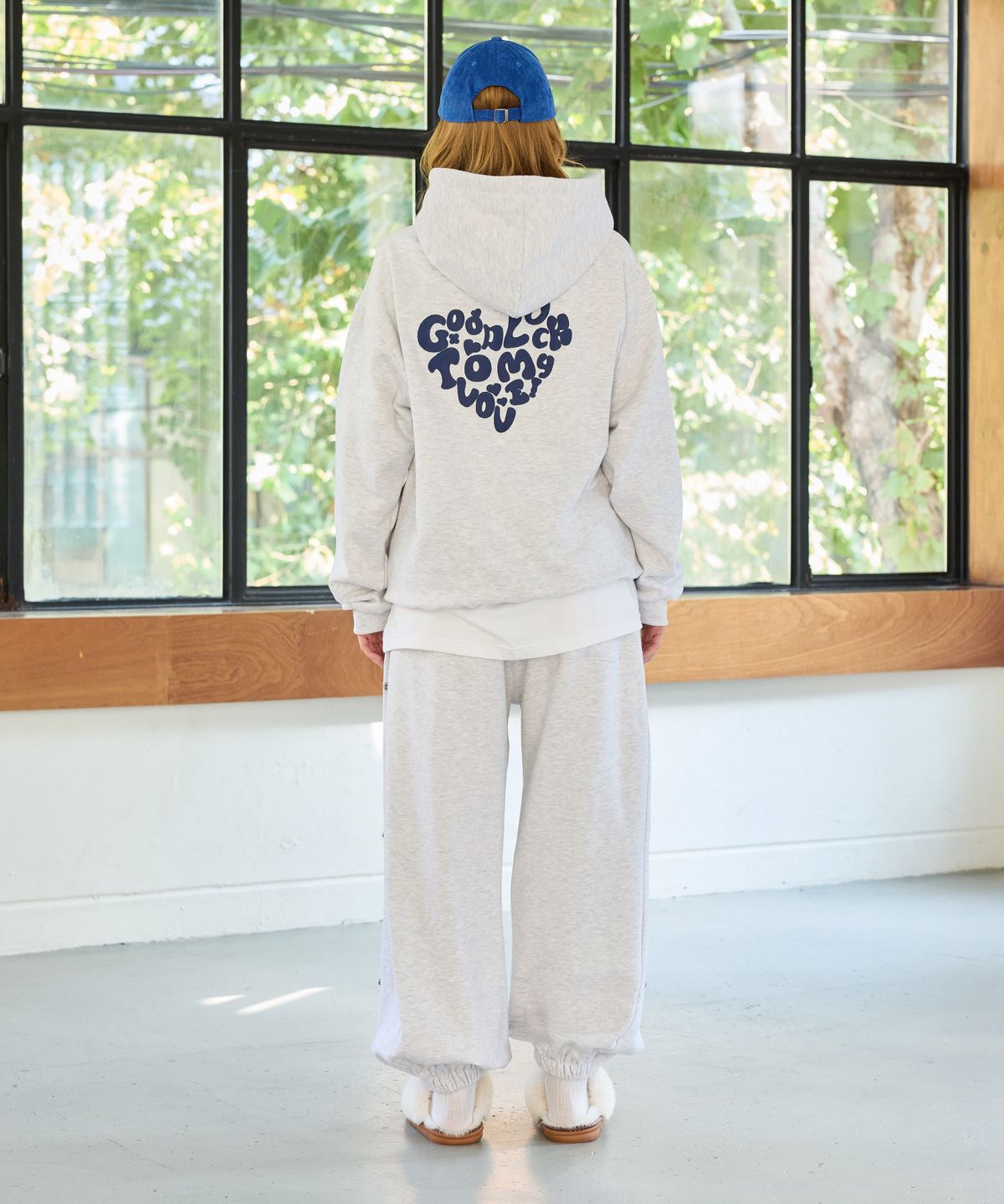 아리킴(ARIKIM) GOODLUCK HEART HOODIE / WHITE-MELANGE