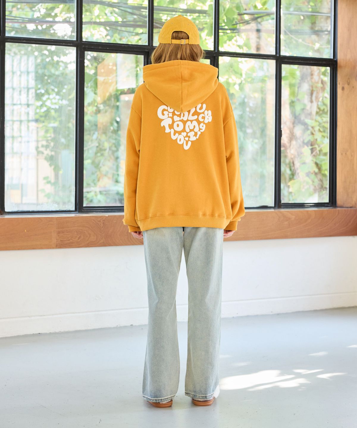 아리킴(ARIKIM) GOODLUCK HEART HOODIE / MUSTARD
