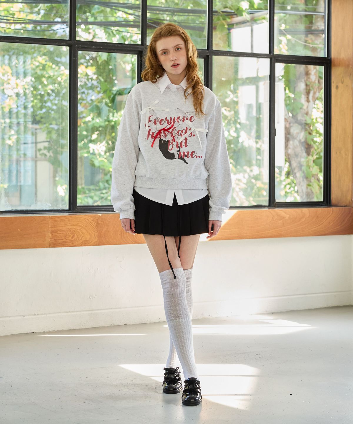 아리킴(ARIKIM) CHARLOTTE CAT RIBBON SWEATSHIRT / WHITE-MELANGE