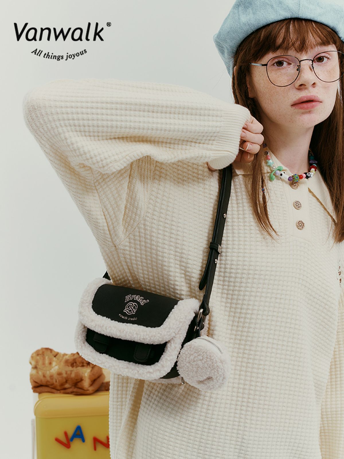 반워크(VANWALK) 뽀글이 양털 숄더백 [블랙]