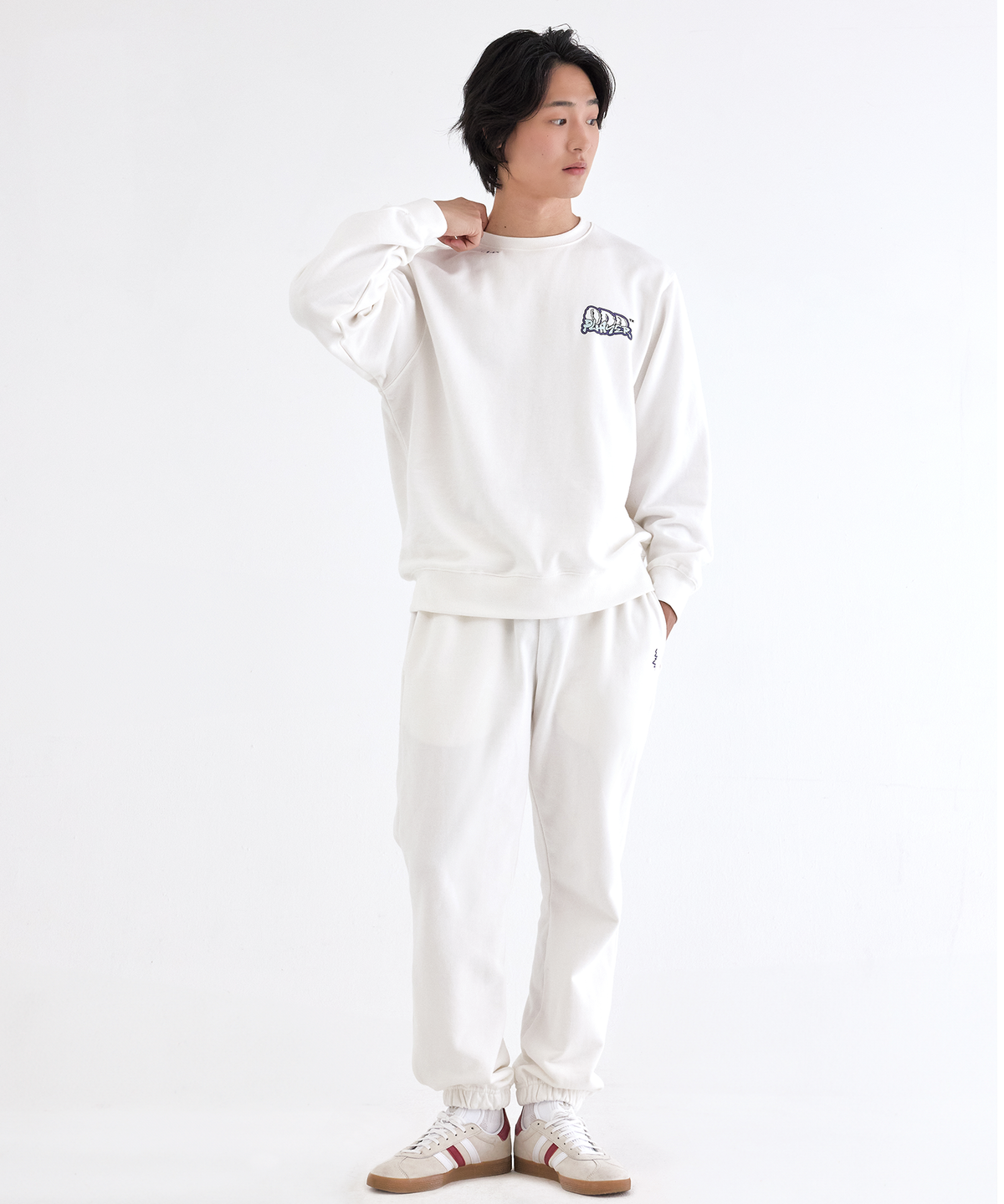 오드삭스(ODDSOCKS) ODD PLAYER 오드 그래피티 맨투맨 아이보리