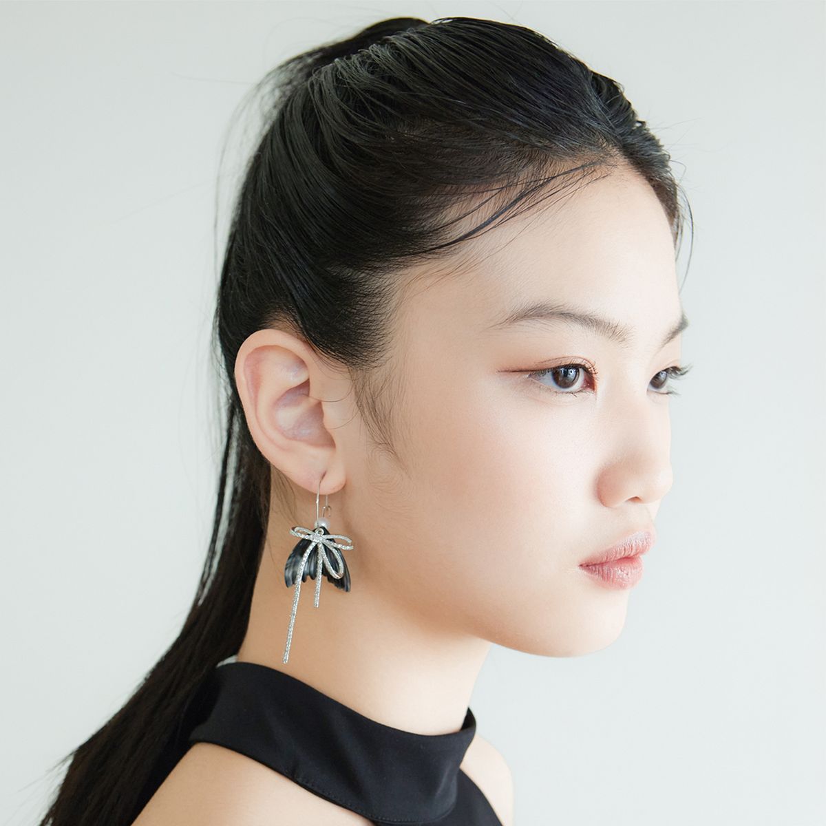 러뷰이(LOVUEE) 블랙 엔젤윙 귀걸이