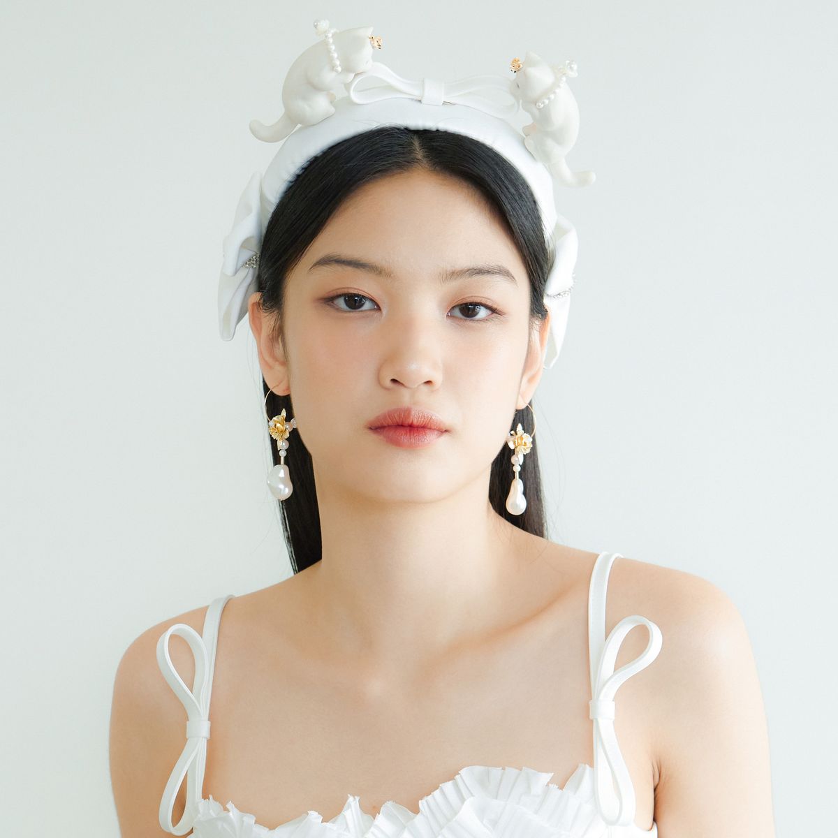 러뷰이(LOVUEE) 화이트 고양이 크라운 헤어밴드