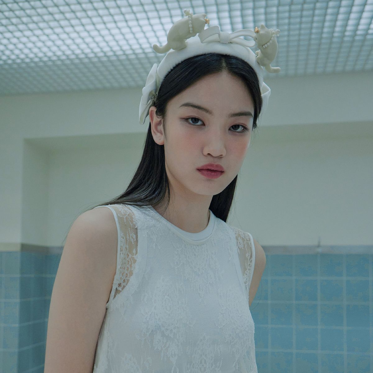 러뷰이(LOVUEE) 화이트 고양이 크라운 헤어밴드