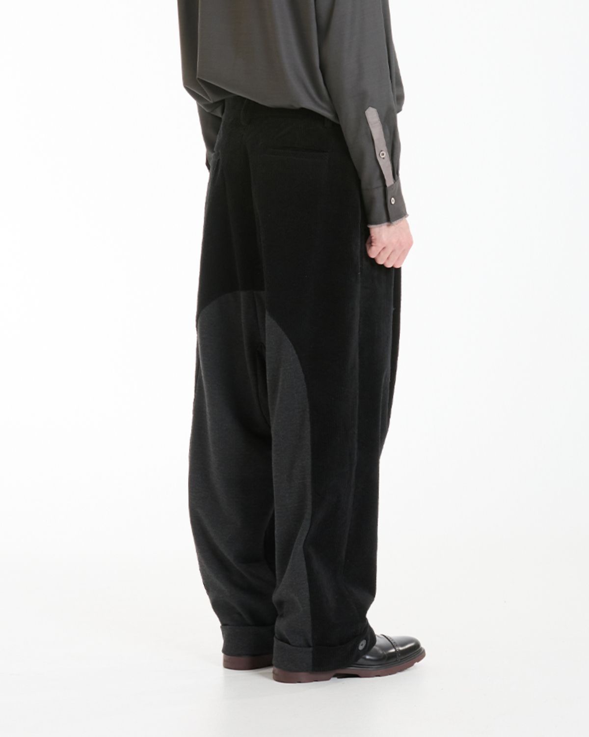 와이쏘씨리얼즈(WHYSOCEREALZ) Wide Baggie Trousers (black coduroy)