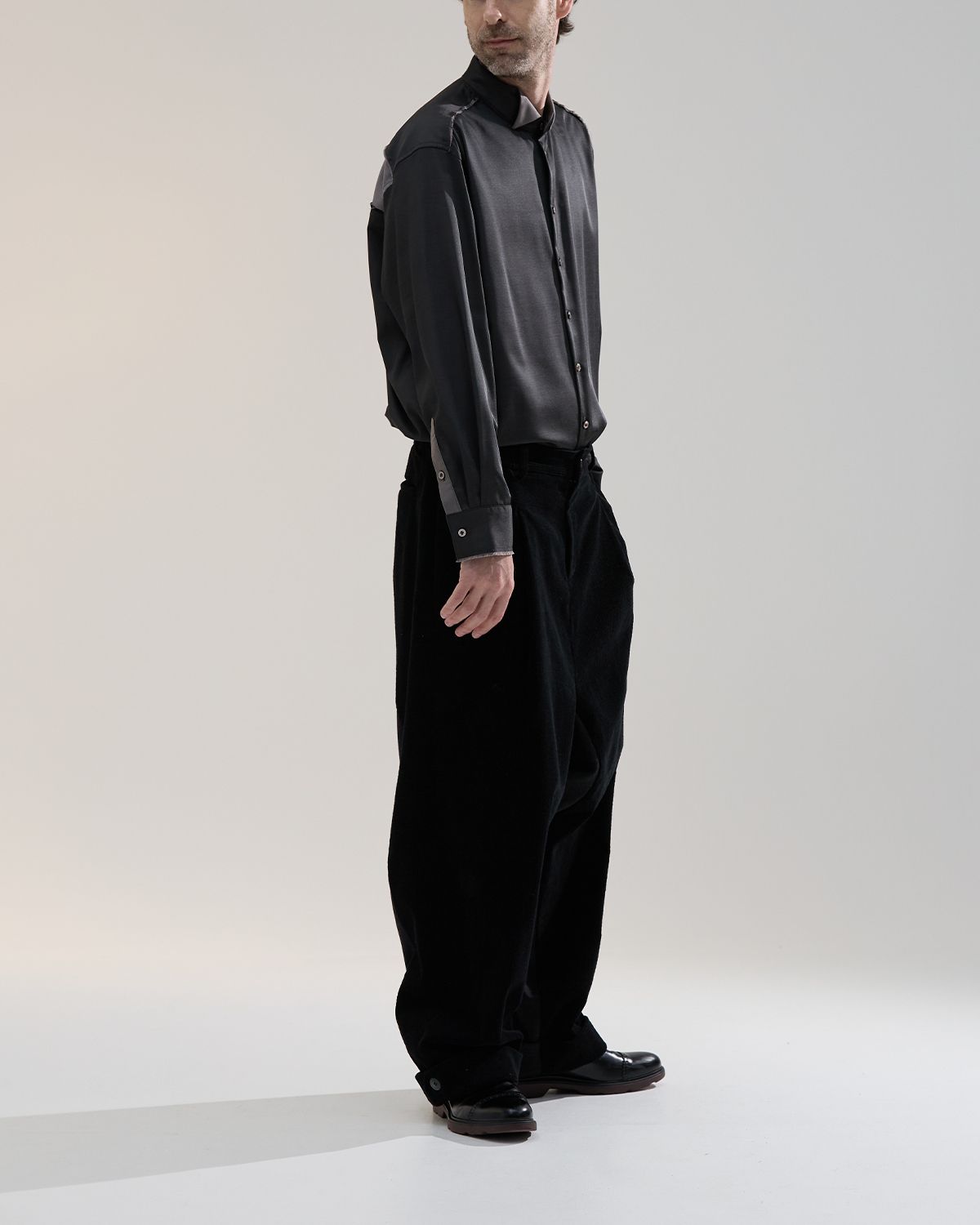 와이쏘씨리얼즈(WHYSOCEREALZ) Wide Baggie Trousers (black coduroy)