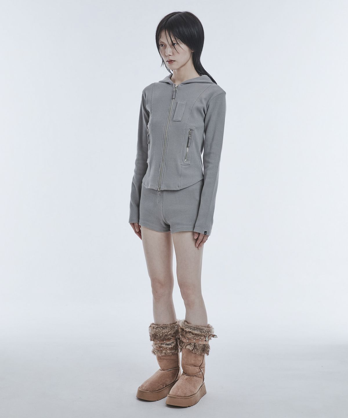어퓨커멘츠(A FEW COMMENTS) 베이직 립 쇼츠 LIGHT GREY
