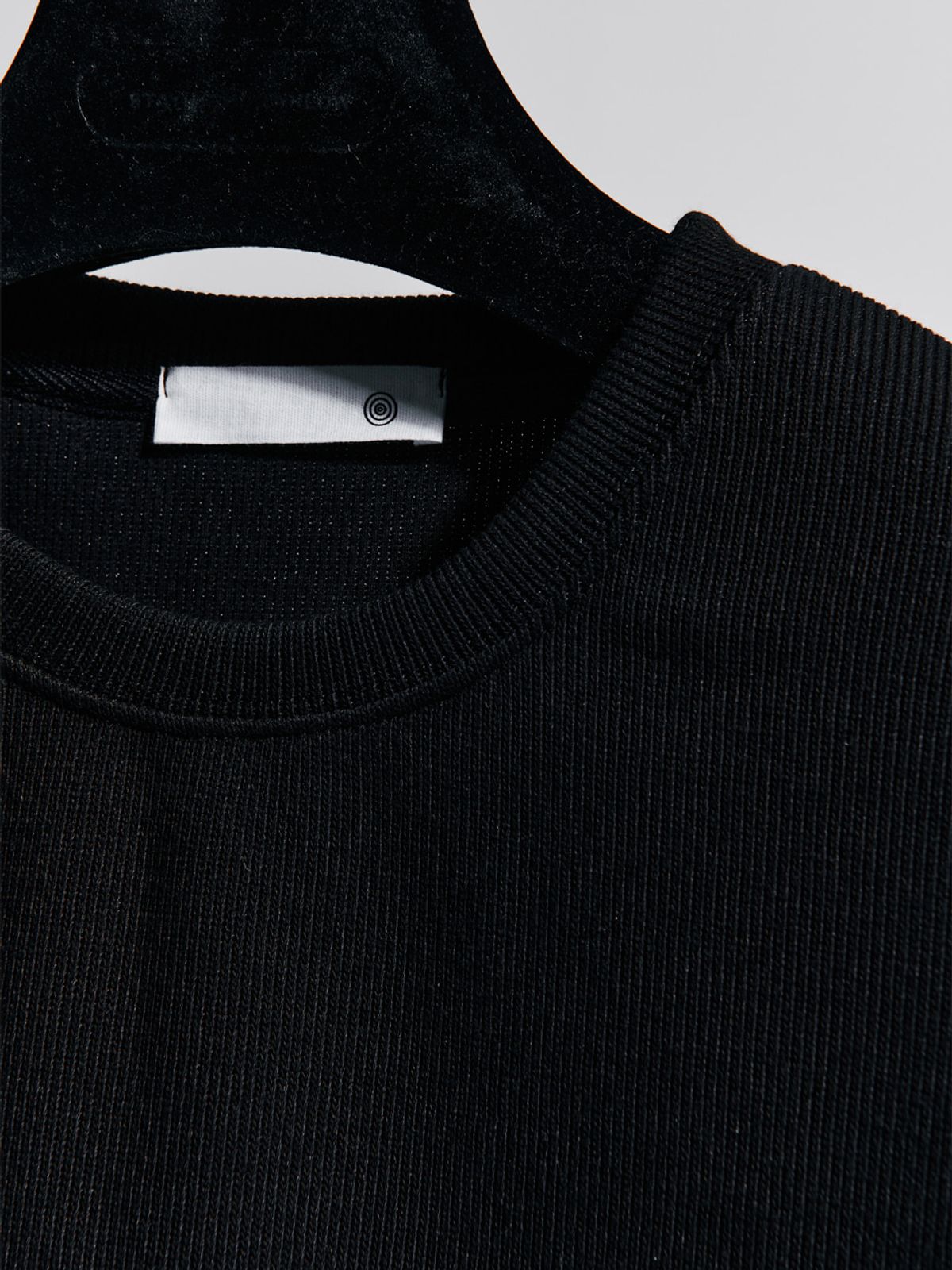 고저(GOZER) SAKA LONG SLEEVES_BLACK