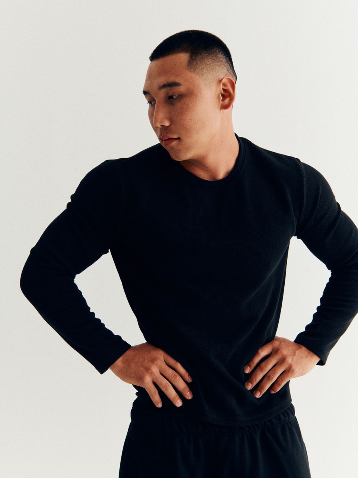고저(GOZER) SAKA LONG SLEEVES_BLACK