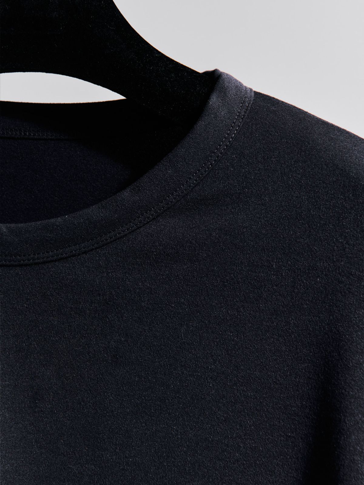 고저(GOZER) UNDER BOODLE ROUND LONG SLEEVES_CHARCOAL