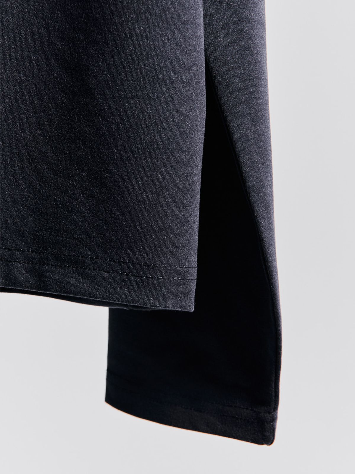 고저(GOZER) UNDER BOODLE ROUND LONG SLEEVES_CHARCOAL