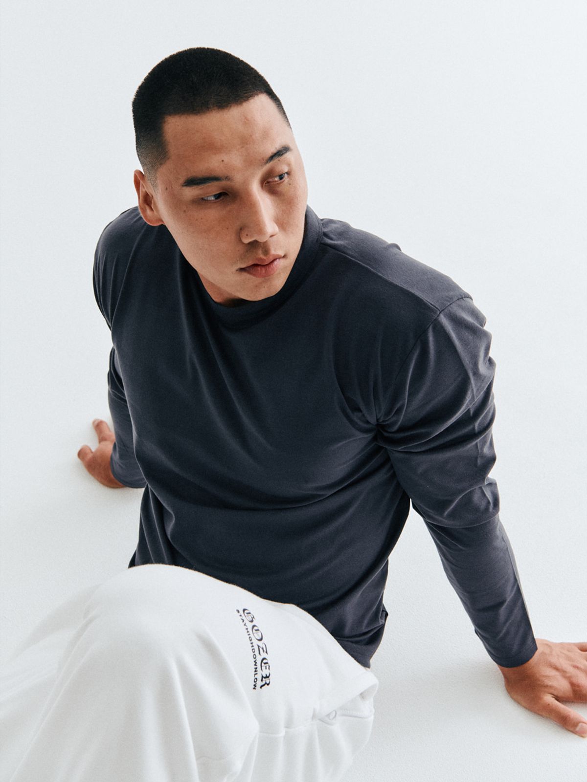 고저(GOZER) UNDER BOODLE ROUND LONG SLEEVES_CHARCOAL