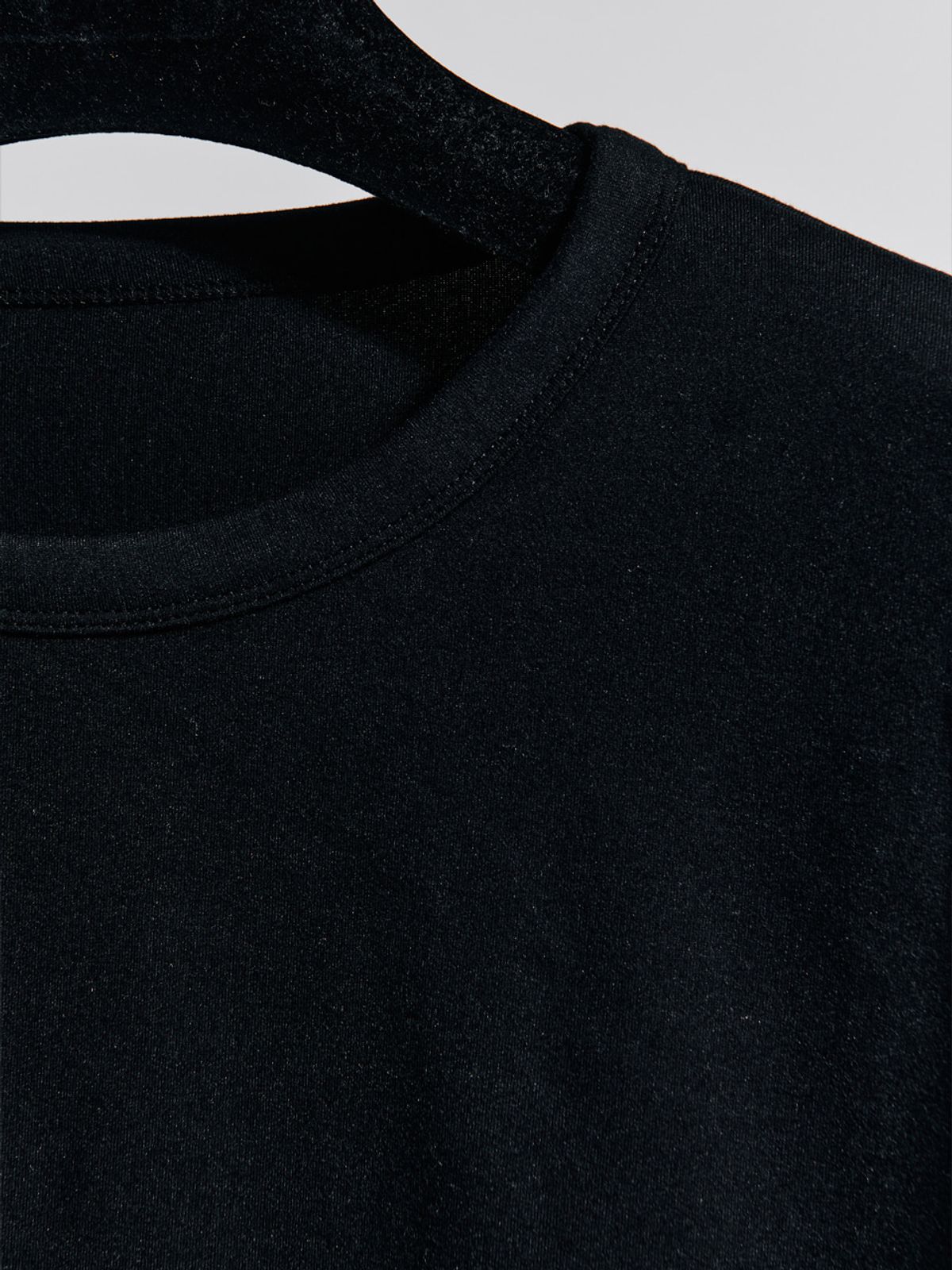 고저(GOZER) UNDER BOODLE ROUND LONG SLEEVES_BLACK
