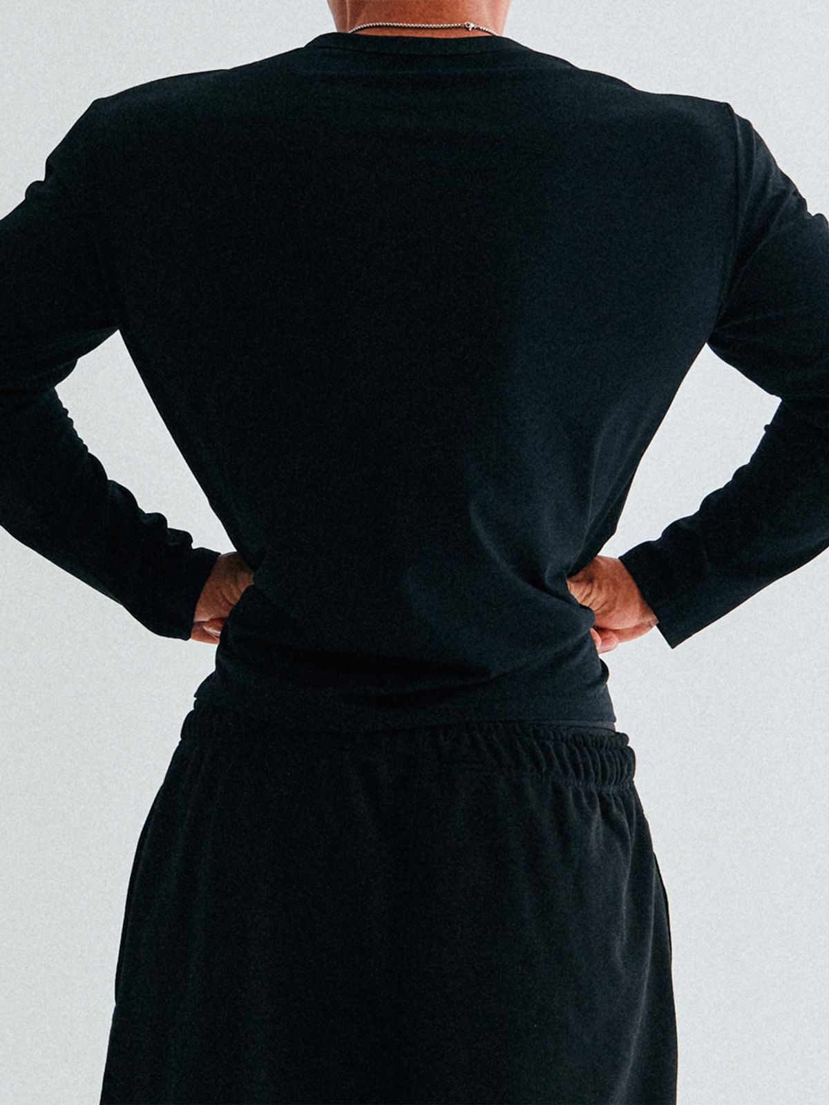고저(GOZER) UNDER BOODLE ROUND LONG SLEEVES_BLACK