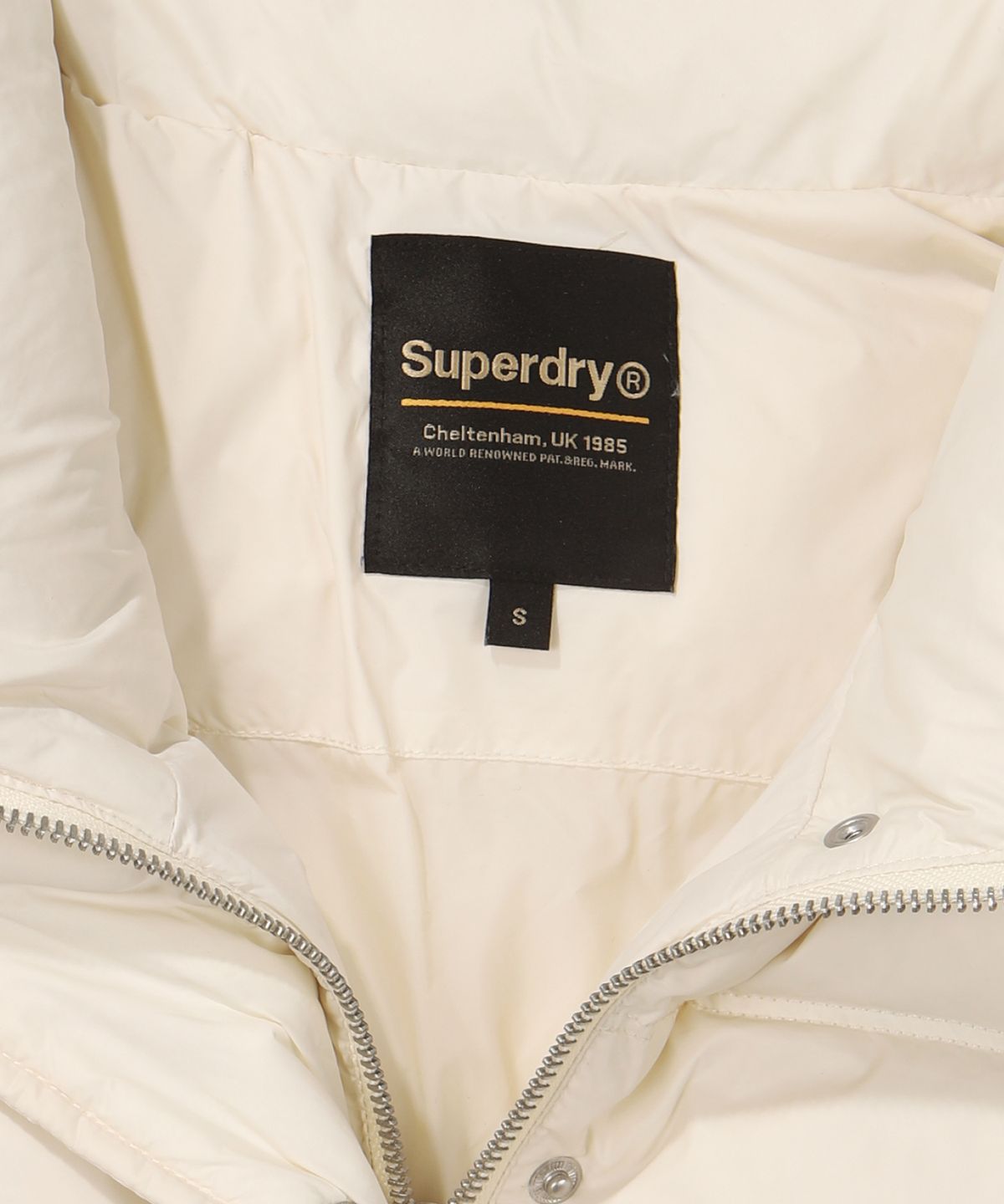 슈퍼드라이(SUPERDRY) W 글로시 크롭 다운 베스트 아이보리