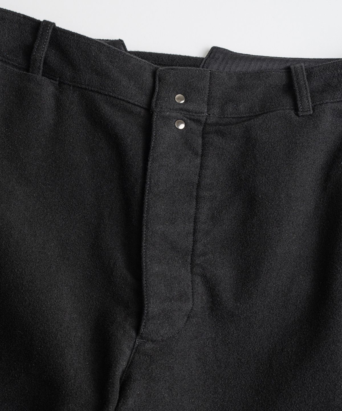 비헤비어(BEHEAVYER) SOFT MOLESKIN FRENCH TROUSERS faded black
