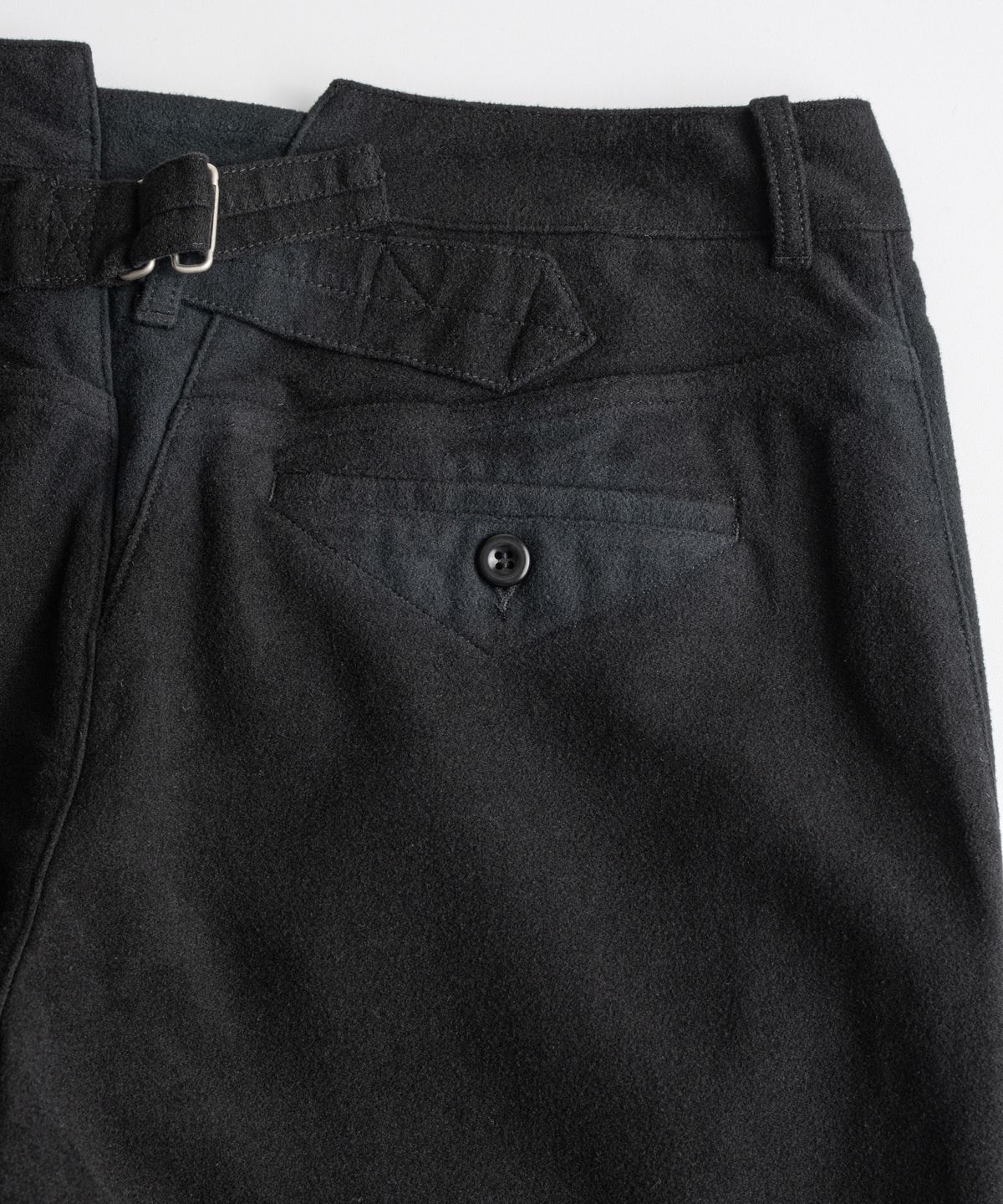 비헤비어(BEHEAVYER) SOFT MOLESKIN FRENCH TROUSERS faded black