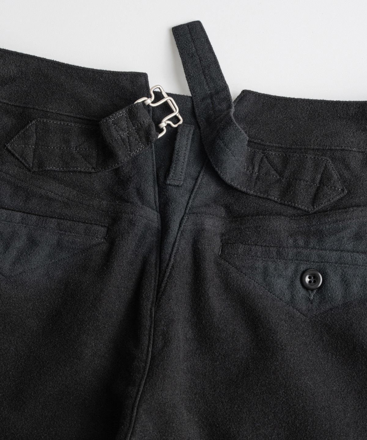 비헤비어(BEHEAVYER) SOFT MOLESKIN FRENCH TROUSERS faded black
