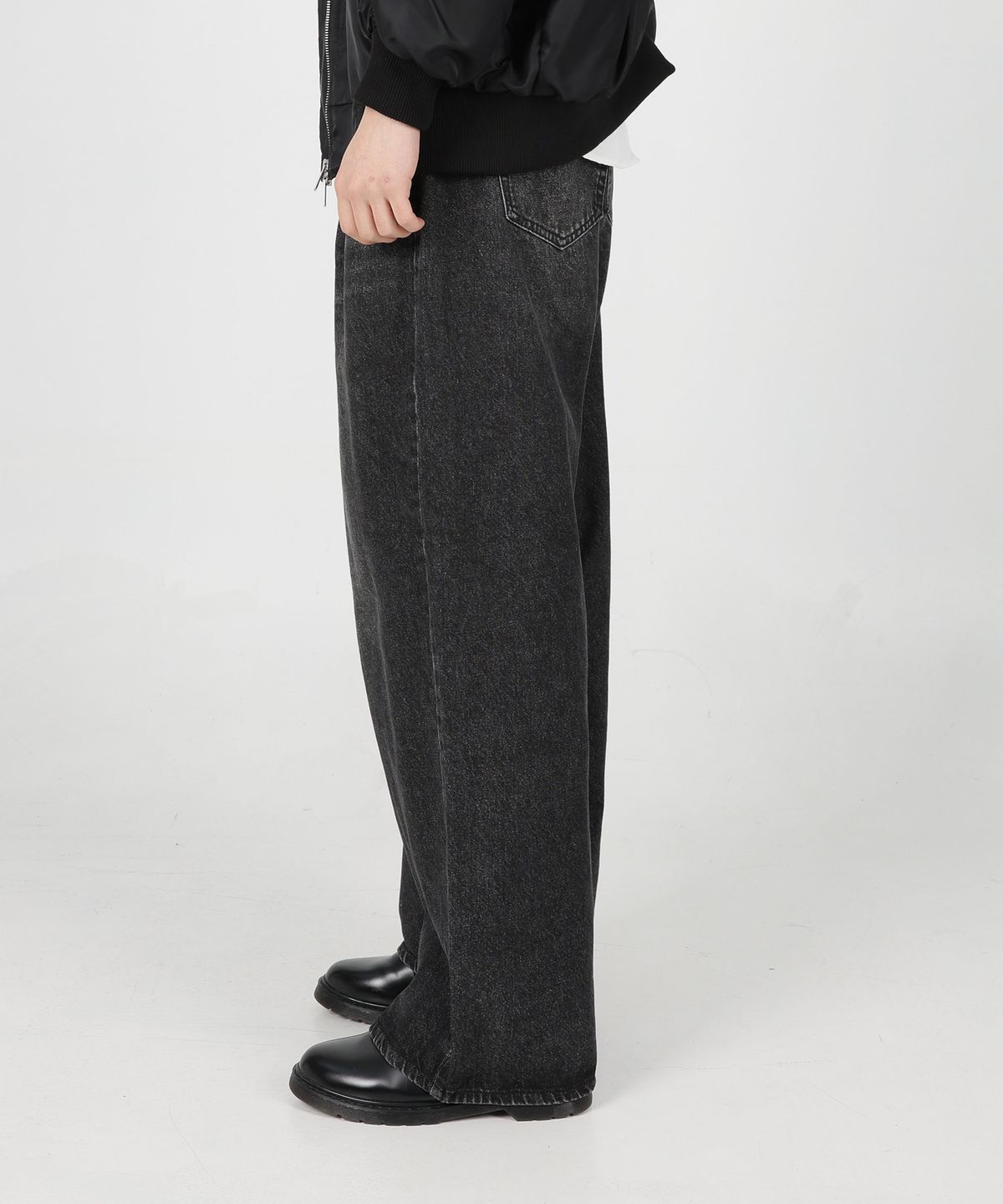 지크립(GCLIP) 기모 핀턱 벌룬 핏 와이드 데님팬츠 [Black]
