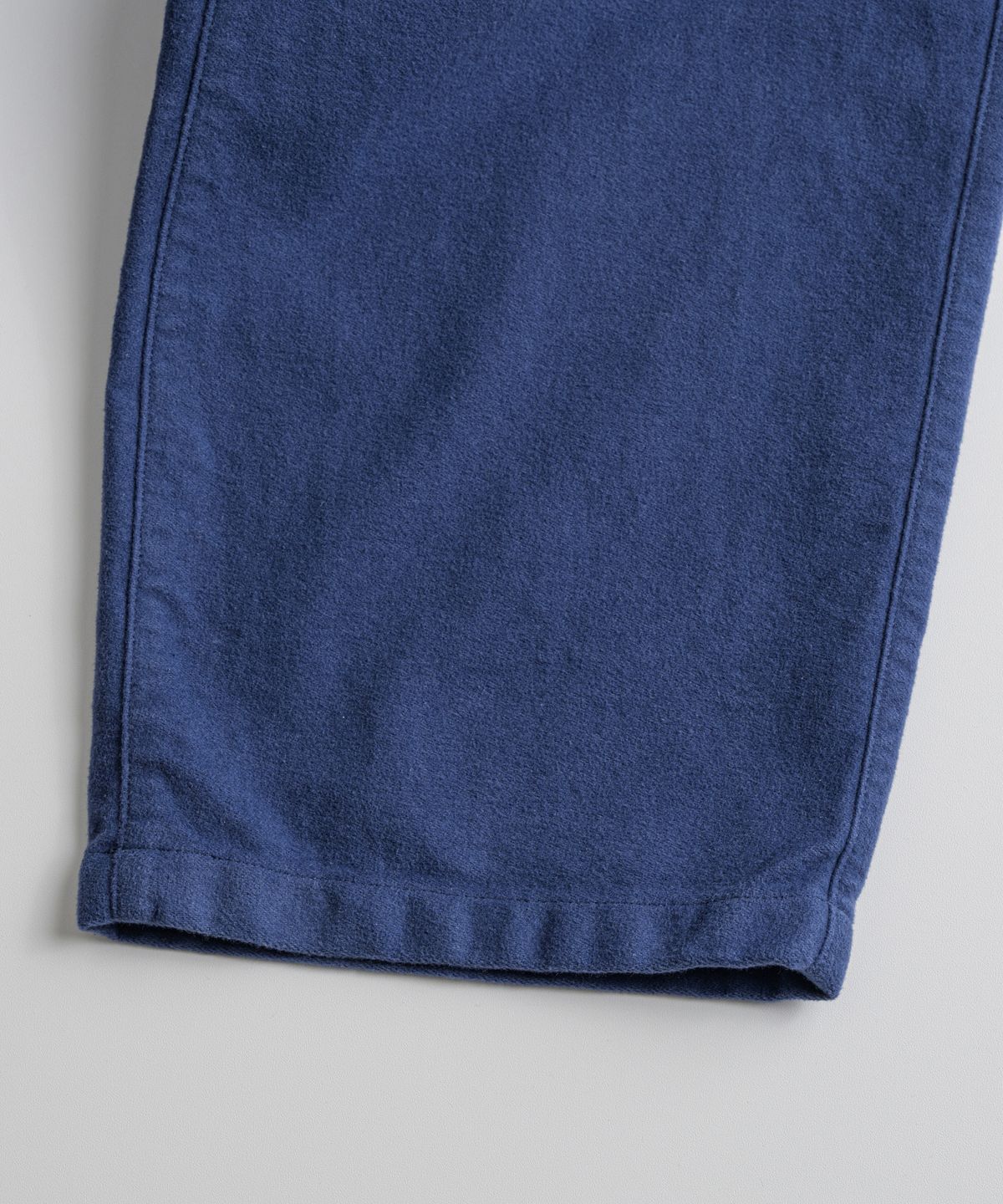 비헤비어(BEHEAVYER) SOFT MOLESKIN FRENCH TROUSERS faded blue