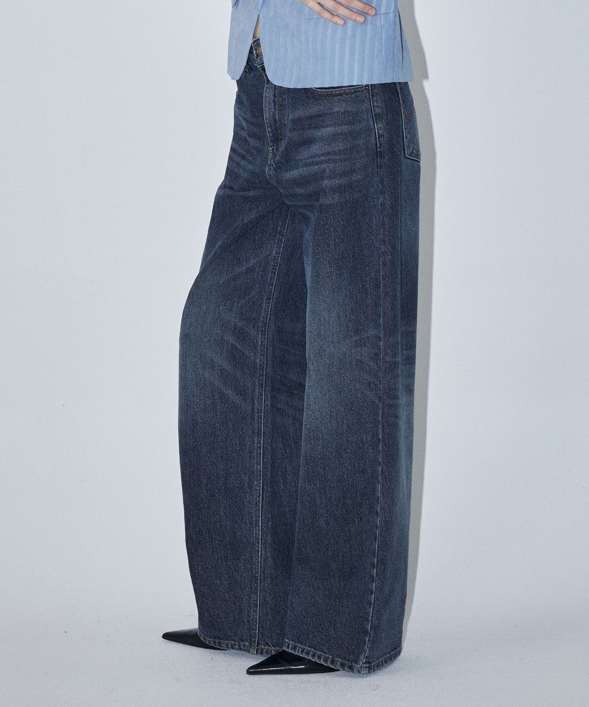 엔오르(EN OR) LOOSE FIT WASHED DENIM PANTS - NAVY