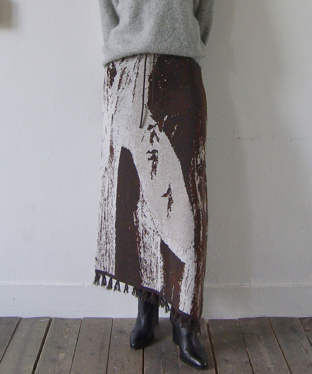엔오르(EN OR) ASYMMETRY FRINGE CASHMERE SKIRT - BROWN