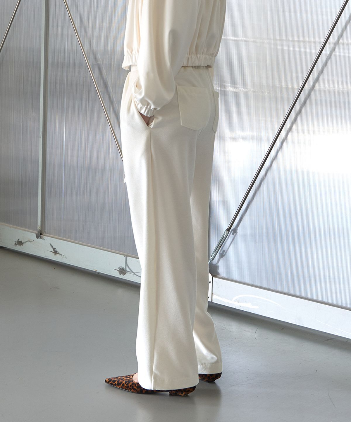 320쇼룸(320SHOWROOM) Velvet Drawstring Elastic Pants Ivory
