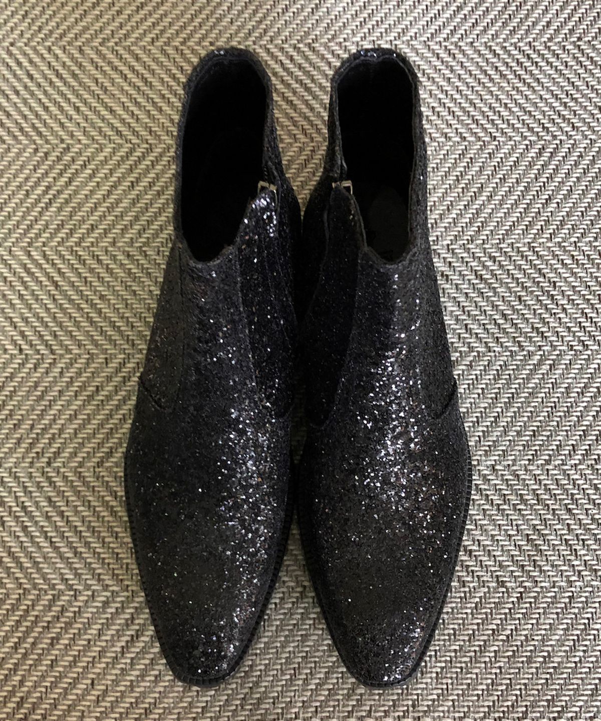 조앤슈(JOENSHOE) 글리터 사이드지퍼 부츠 불랙