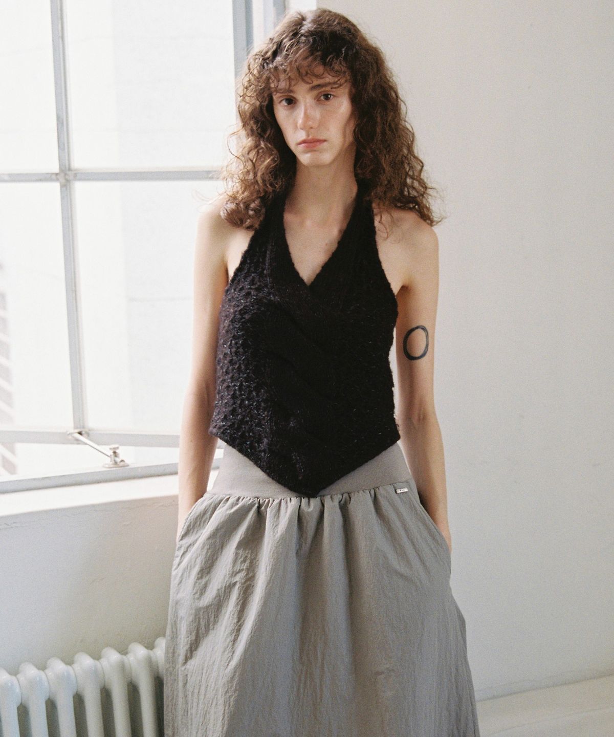 엔오르(EN OR) [ITALY FABRIC] TWIDDLE HALTER KNIT VEST - BROWN