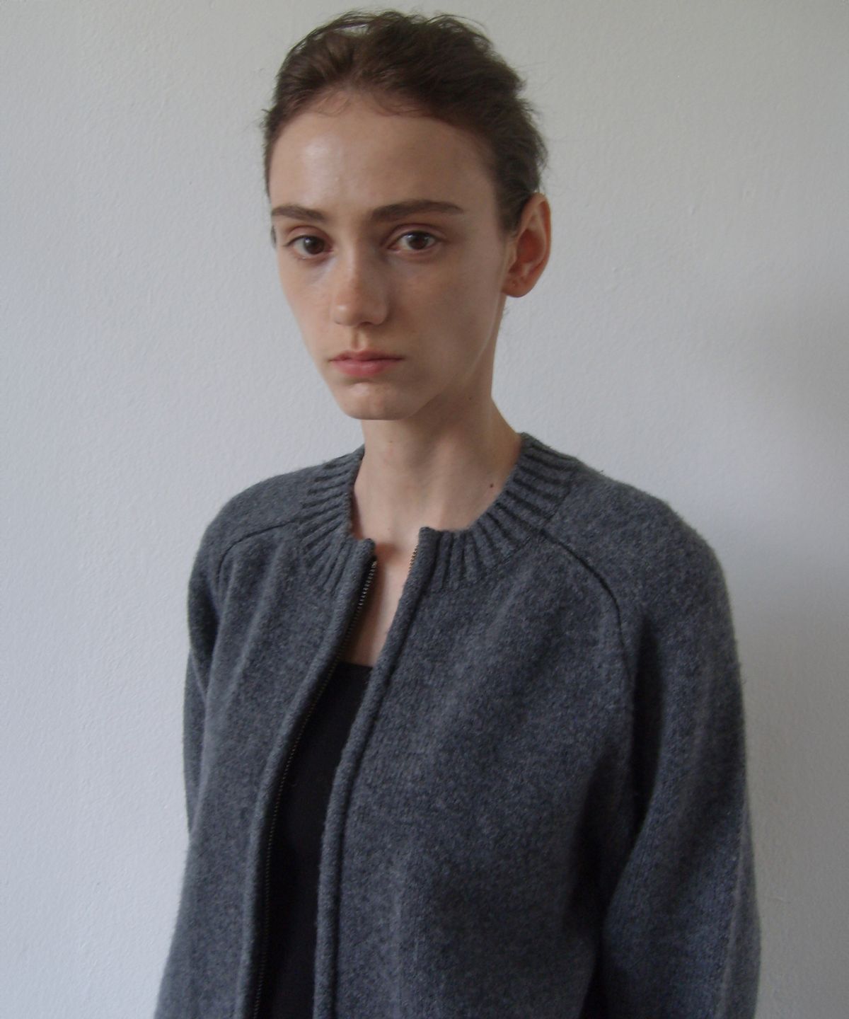 엔오르(EN OR) [ALPACA 30%] MERINO WOOL KNIT ZIP-UP - DARK GREY