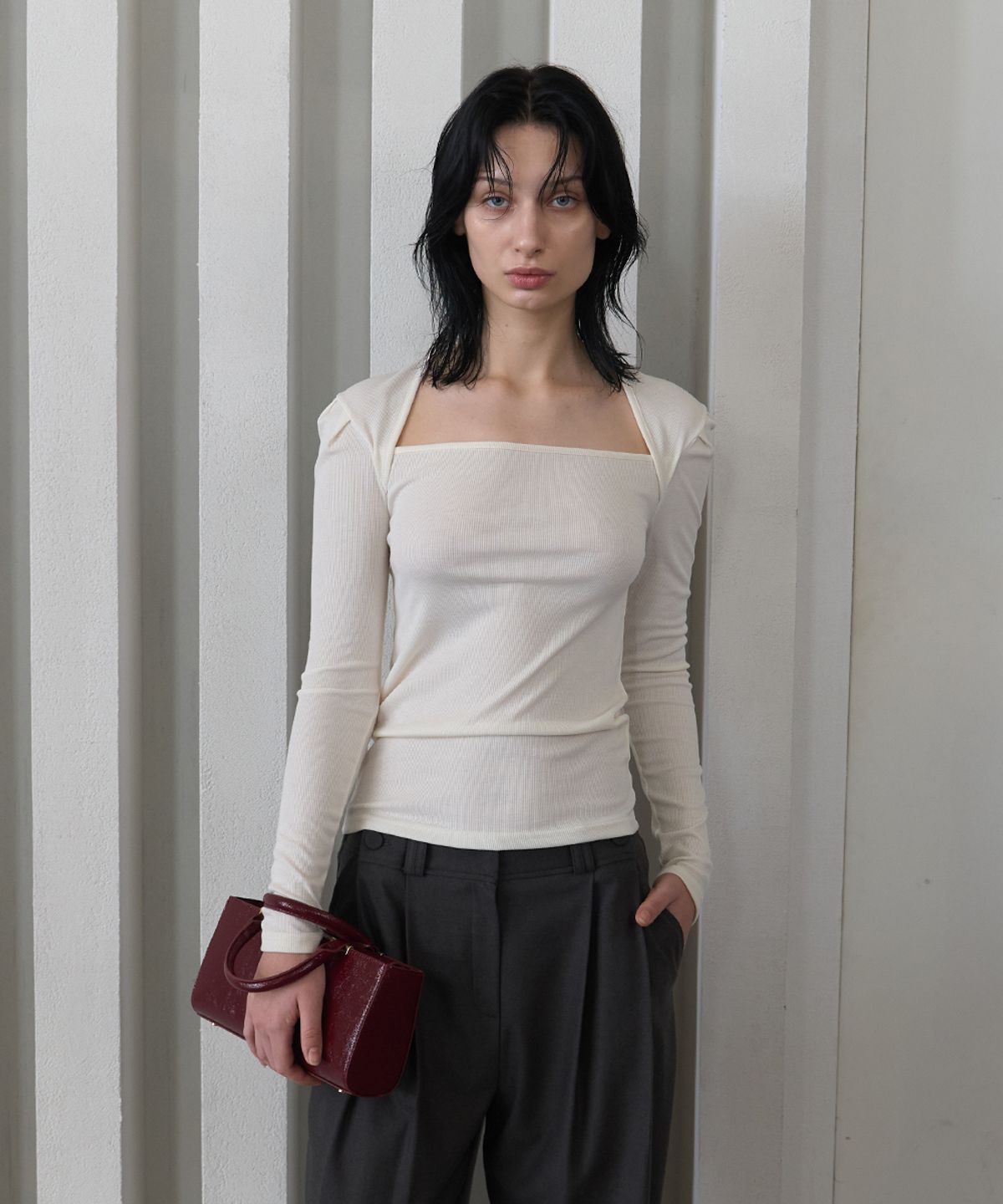 320쇼룸(320SHOWROOM) Square Neck Shoulder Pintuck Ribbed T-Shirt Ivory
