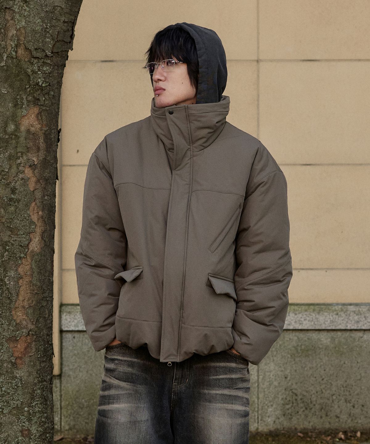 노운(NOUN) high neck padding jumper (olive)