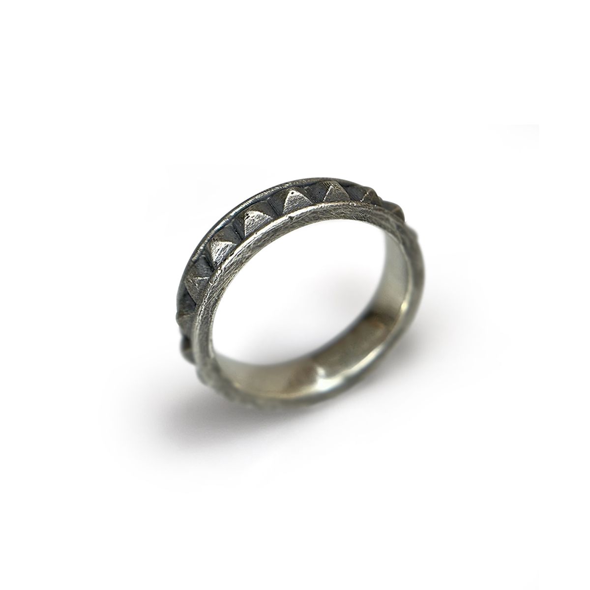 어 그라운드 링(AGROUNDRING) Pyramid Ring