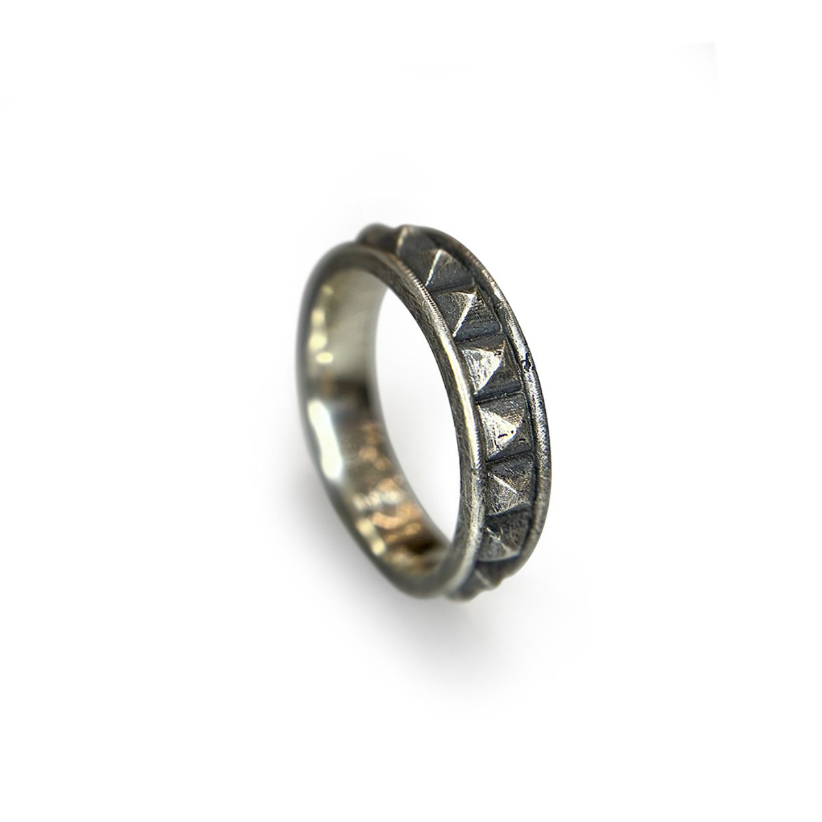 어 그라운드 링(AGROUNDRING) Pyramid Ring