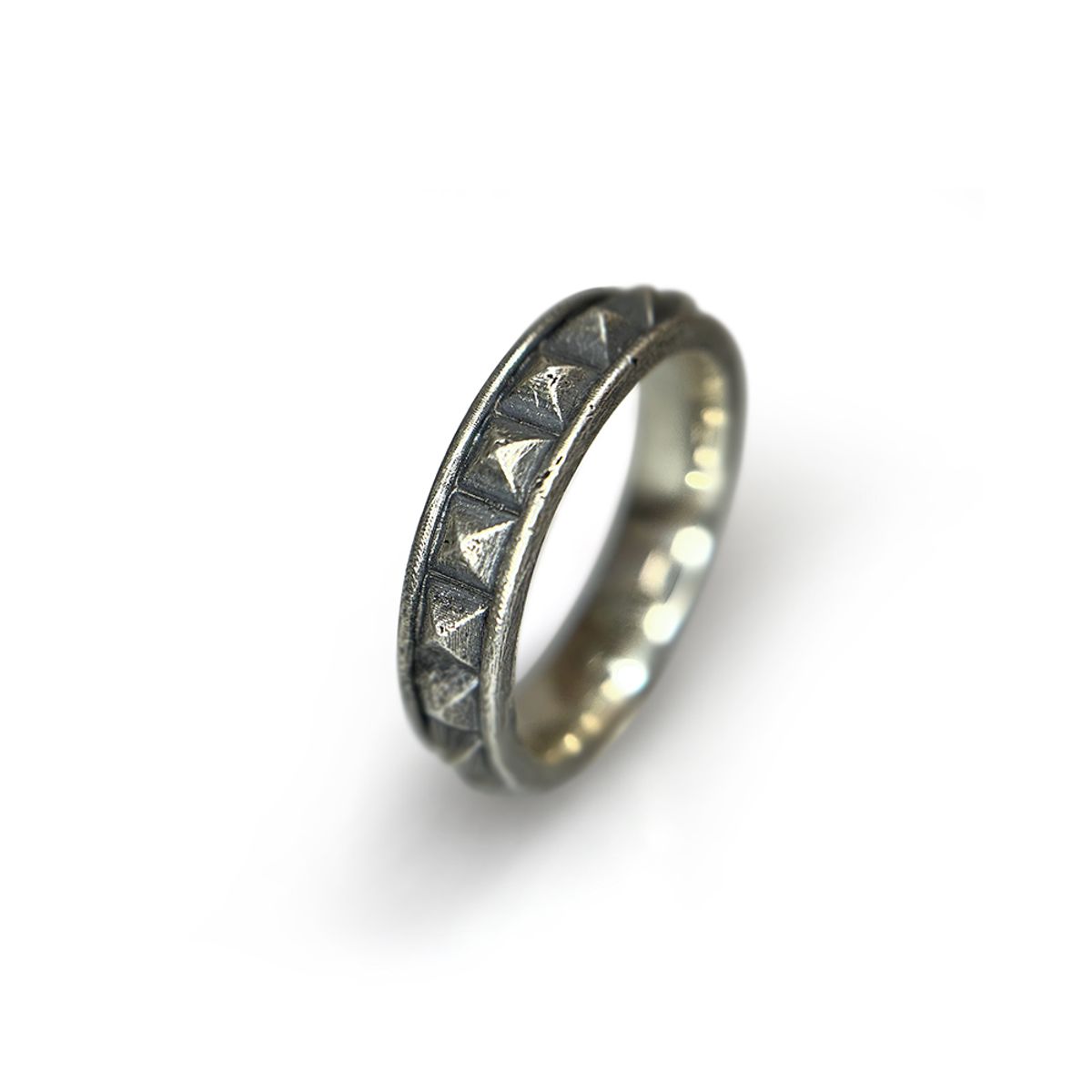 어 그라운드 링(AGROUNDRING) Pyramid Ring