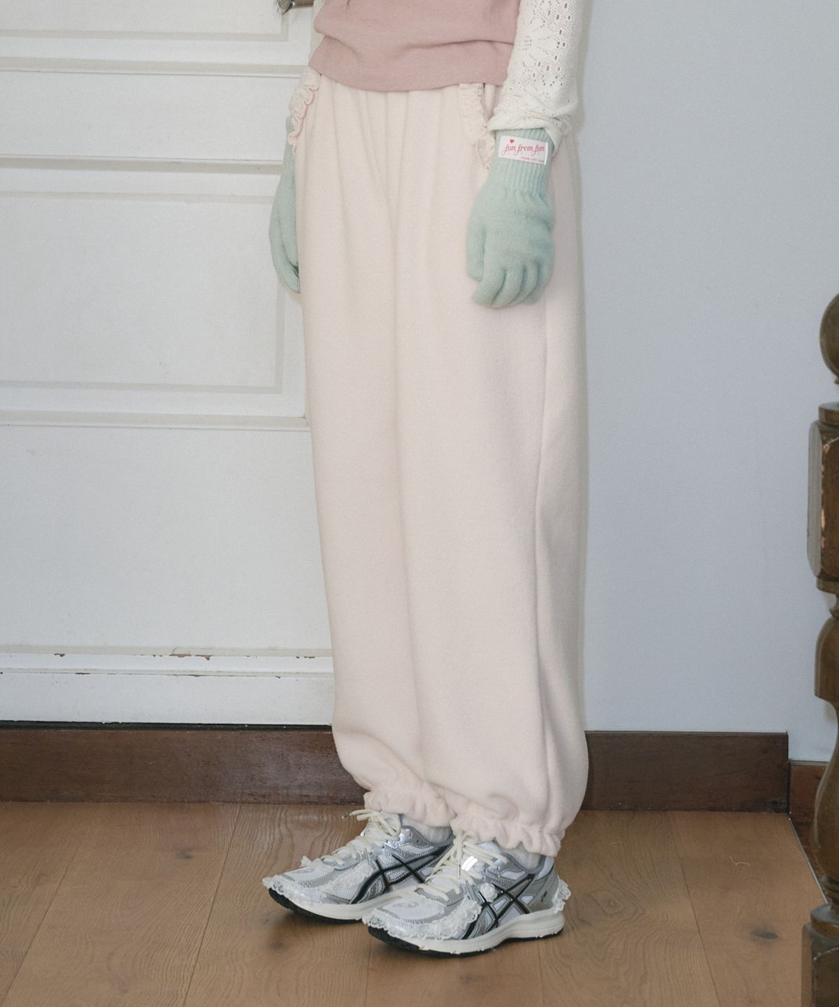 펀프롬펀(FUNFROMFUN) FRILL POCKET FLEECE PANTS, BEIGE
