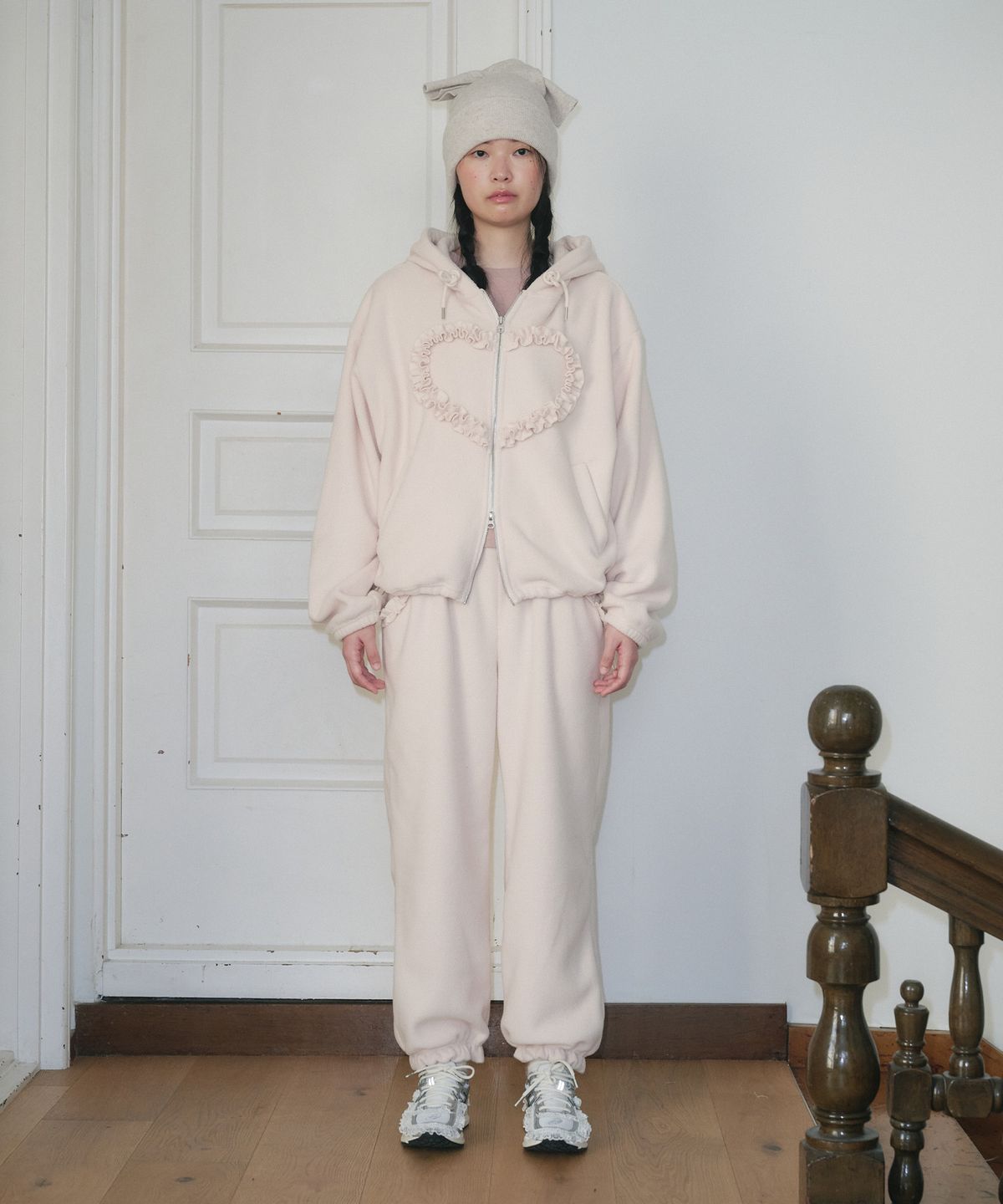 펀프롬펀(FUNFROMFUN) FRILL POCKET FLEECE PANTS, BEIGE