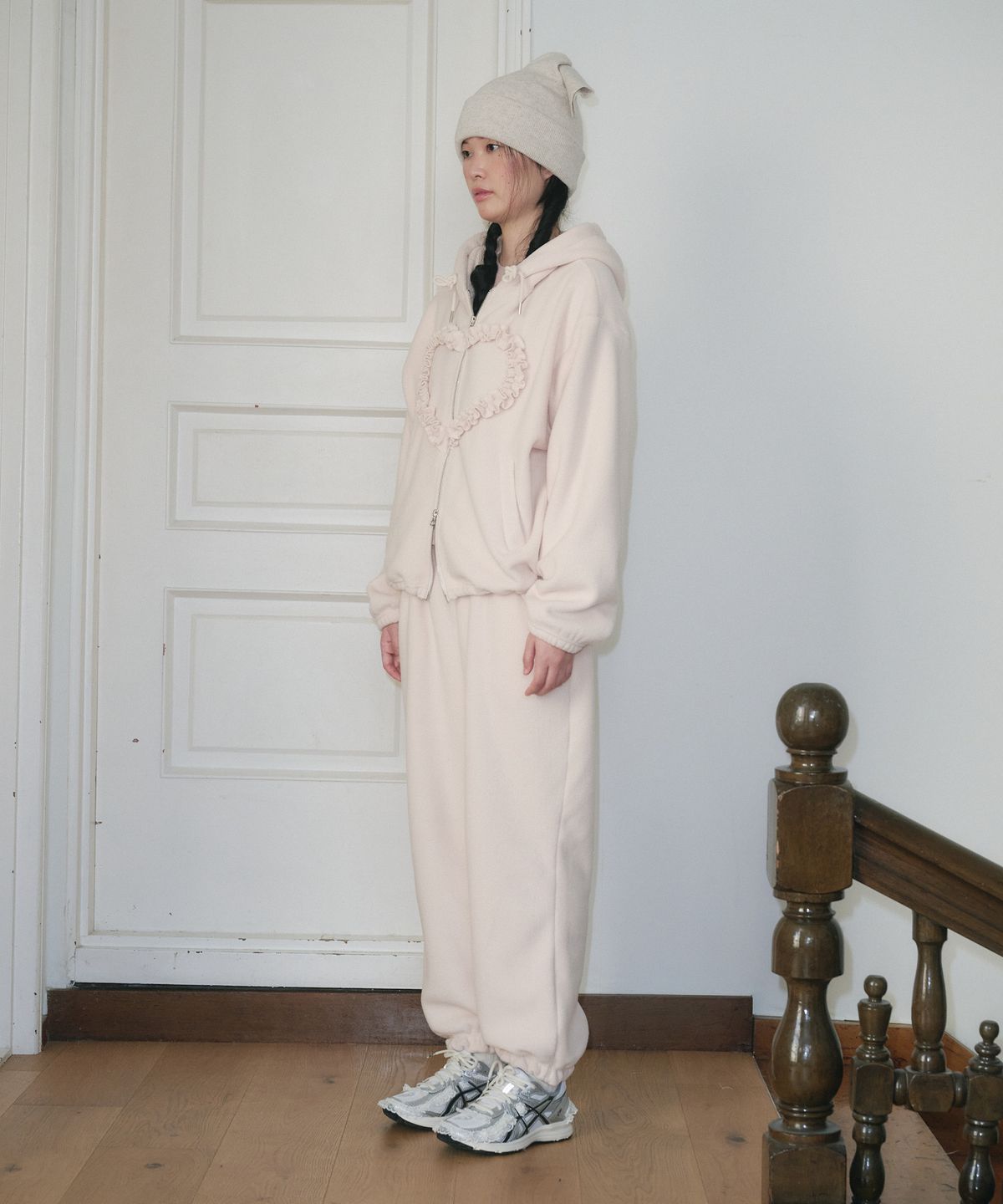 펀프롬펀(FUNFROMFUN) FRILL POCKET FLEECE PANTS, BEIGE