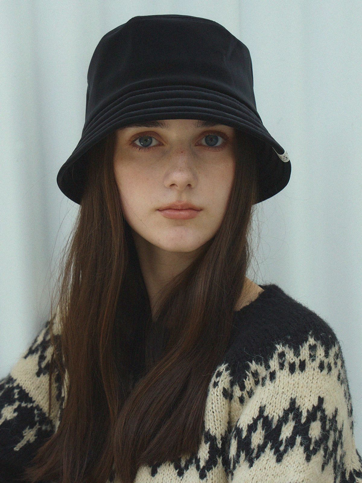 메르헨(MERCHEN) Glossy basic bucket hat_2color