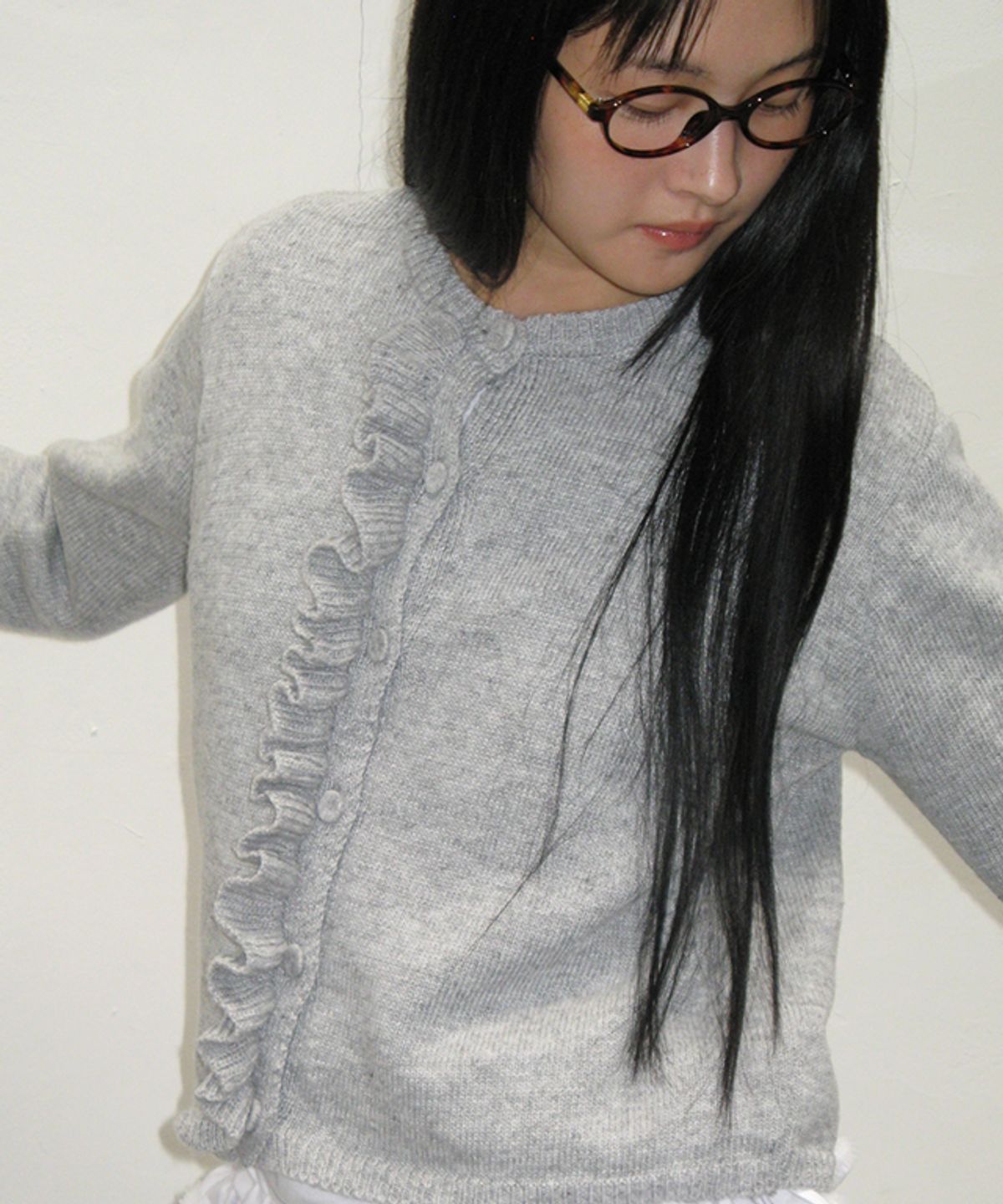 론론(RONRON) HEART POINT RUFFLE KNIT CARDIGAN GREY