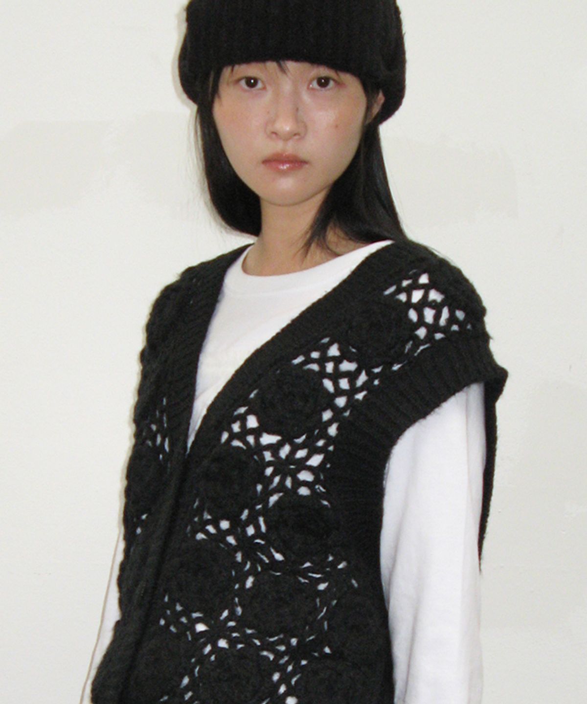 론론(RONRON) FLOWER CROCHET HANDMADE KNIT VEST BLACK