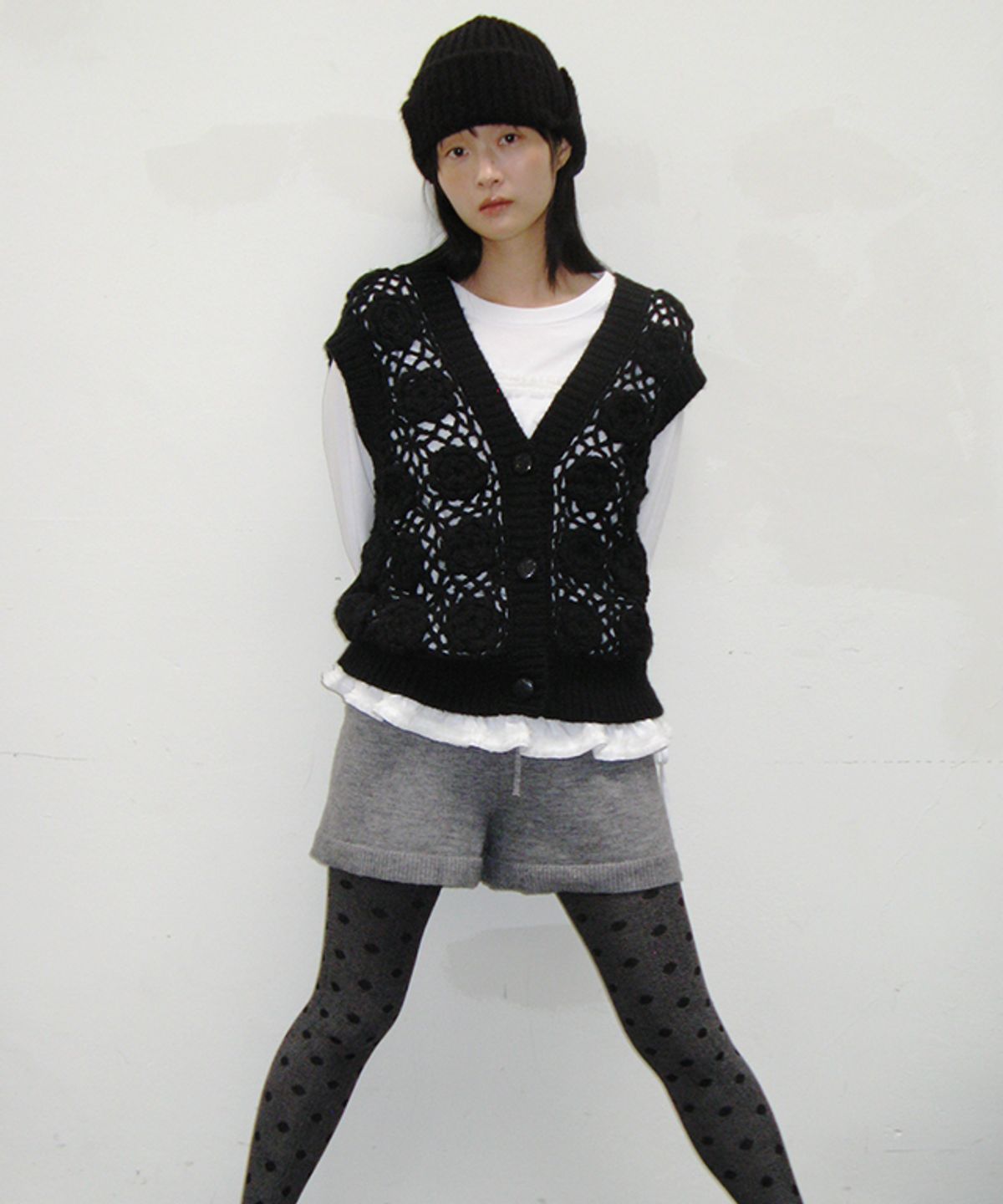 론론(RONRON) FLOWER CROCHET HANDMADE KNIT VEST BLACK