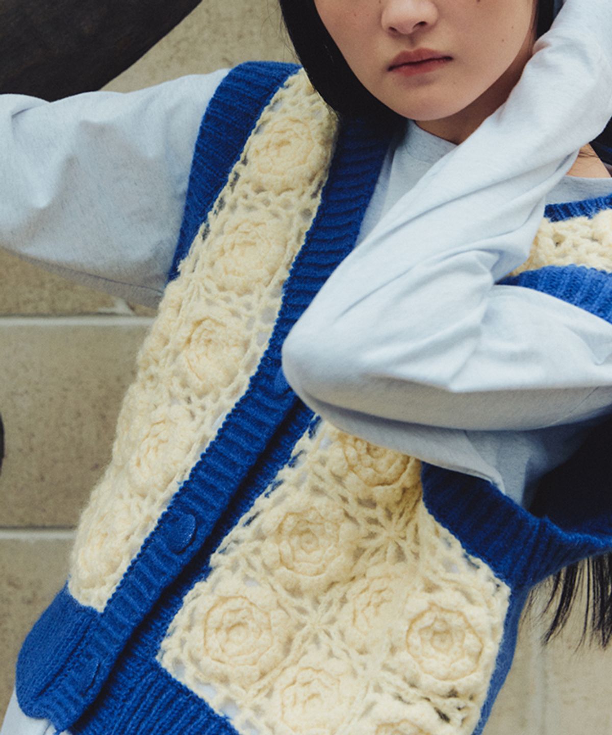 론론(RONRON) FLOWER CROCHET HANDMADE KNIT VEST BLUE