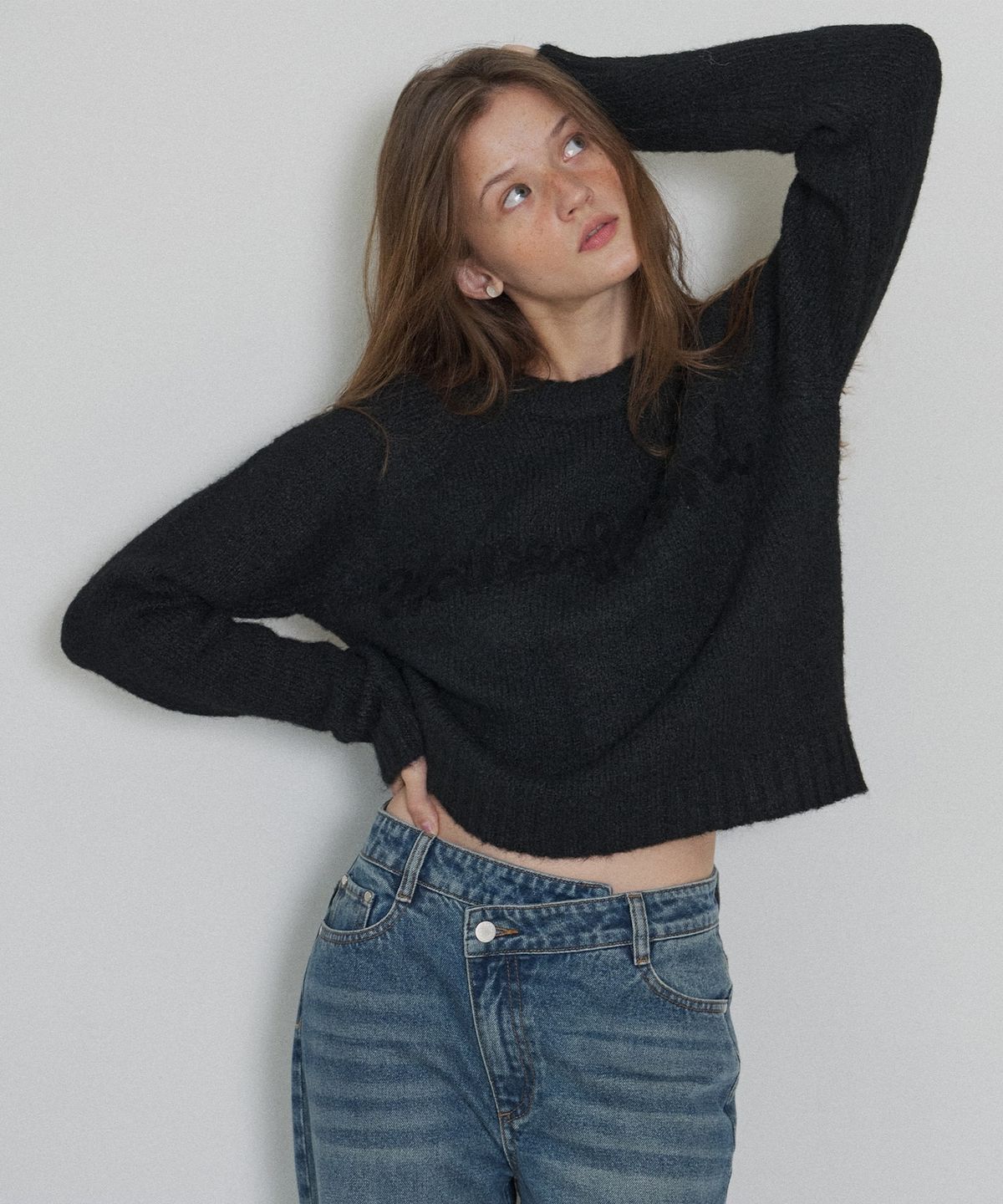 하우스 오브 폰드(HOUSE OF POND) Embroidery round neck sweater (Black)
