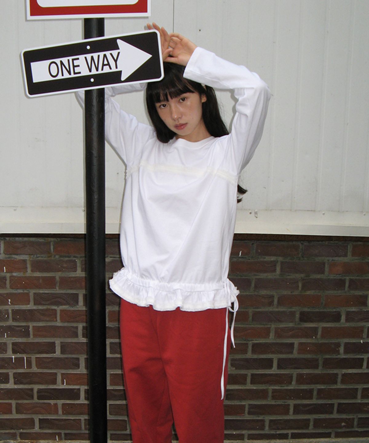 론론(RONRON) FRILL SHIRRING LONG SLEEVE T SHIRT WHITE