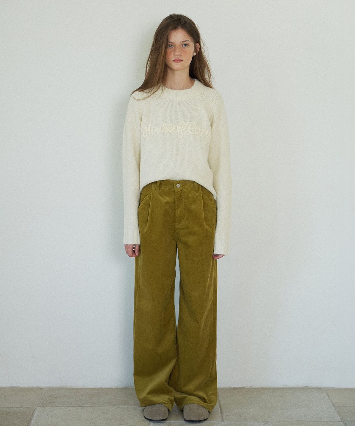 하우스 오브 폰드(HOUSE OF POND) Embroidery round neck sweater (Ivory)