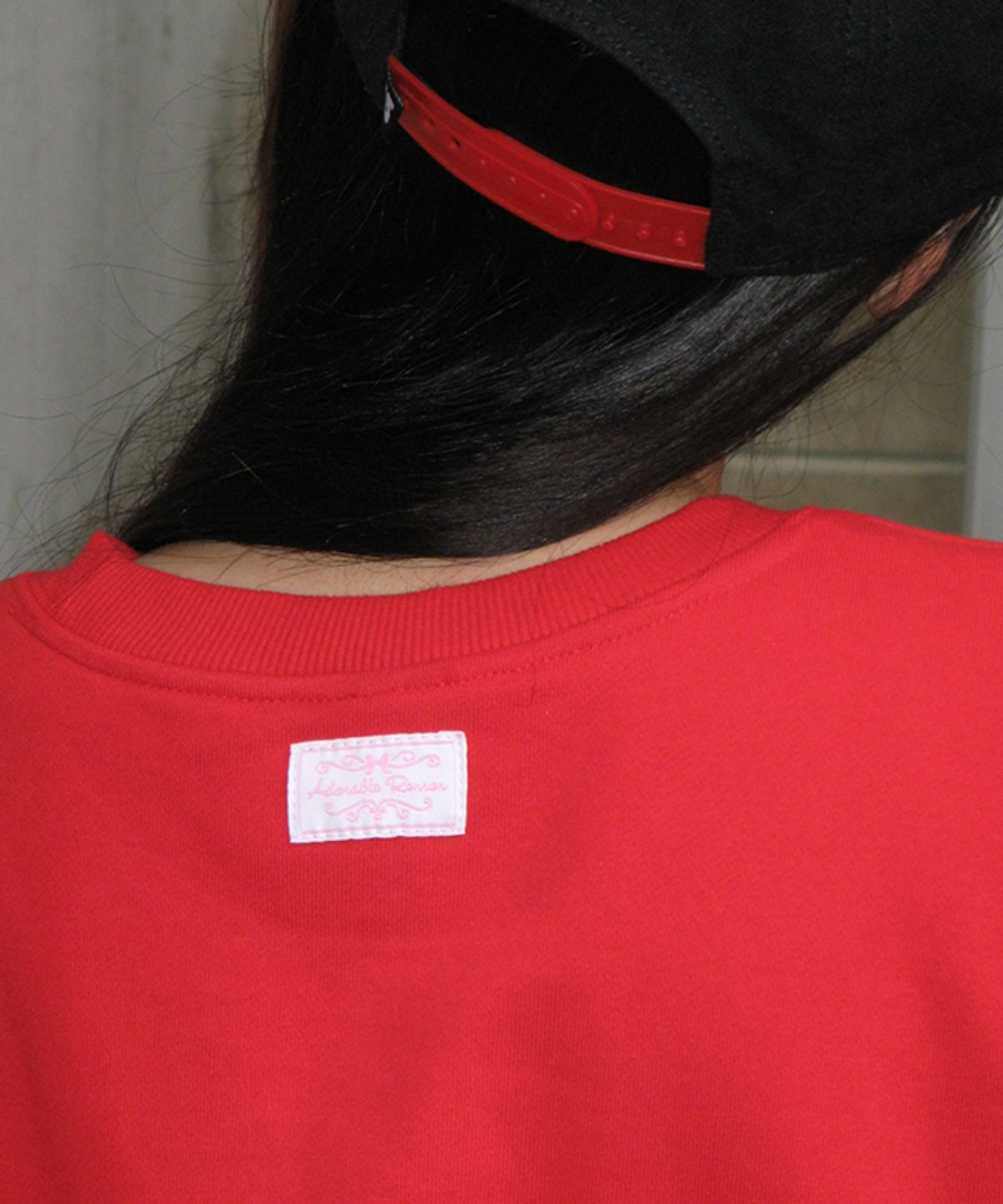 론론(RONRON) HEART RIBBON LACE APPLIQUE SWEATSHIRT RED
