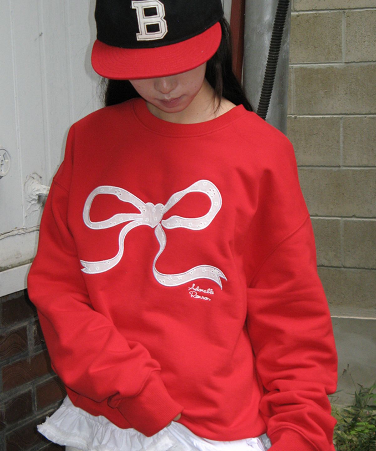 론론(RONRON) HEART RIBBON LACE APPLIQUE SWEATSHIRT RED