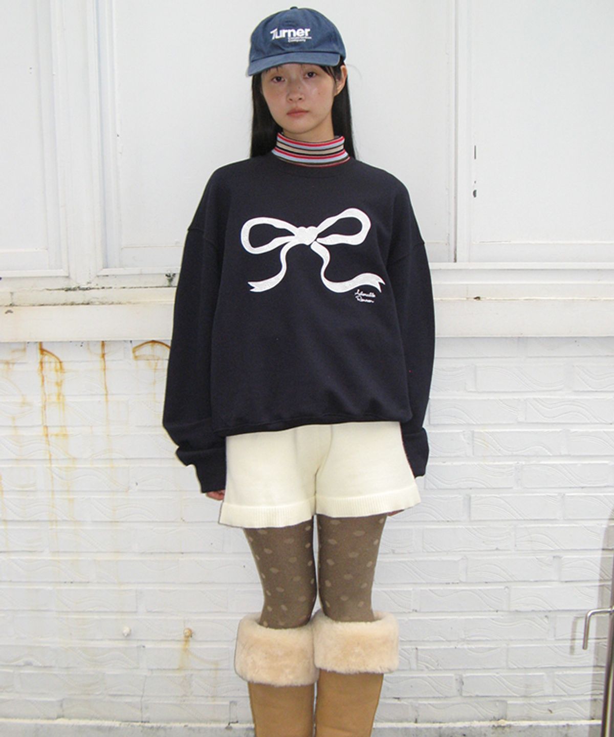 론론(RONRON) HEART RIBBON LACE APPLIQUE SWEATSHIRT NAVY